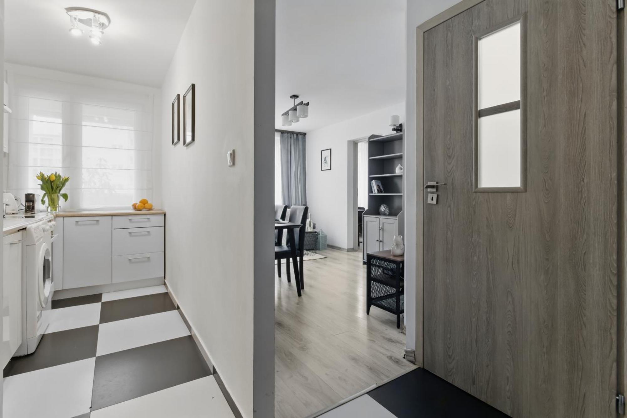 Apartment Riverside Retreat By Vistula 2br & Separate Living & Balcony In The Center Warsaw