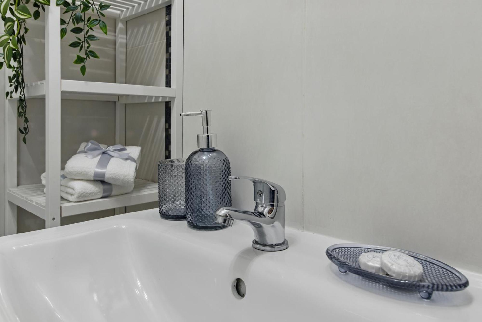 Apartment Riverside Retreat By Vistula 2br & Separate Living & Balcony In The Center