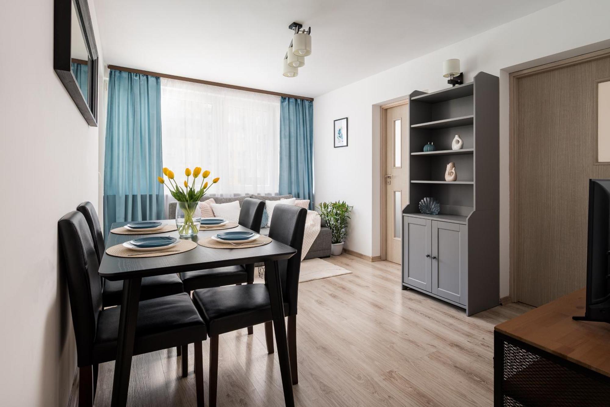 Riverside Retreat By Vistula 2br & Separate Living & Balcony In The Center Warsaw