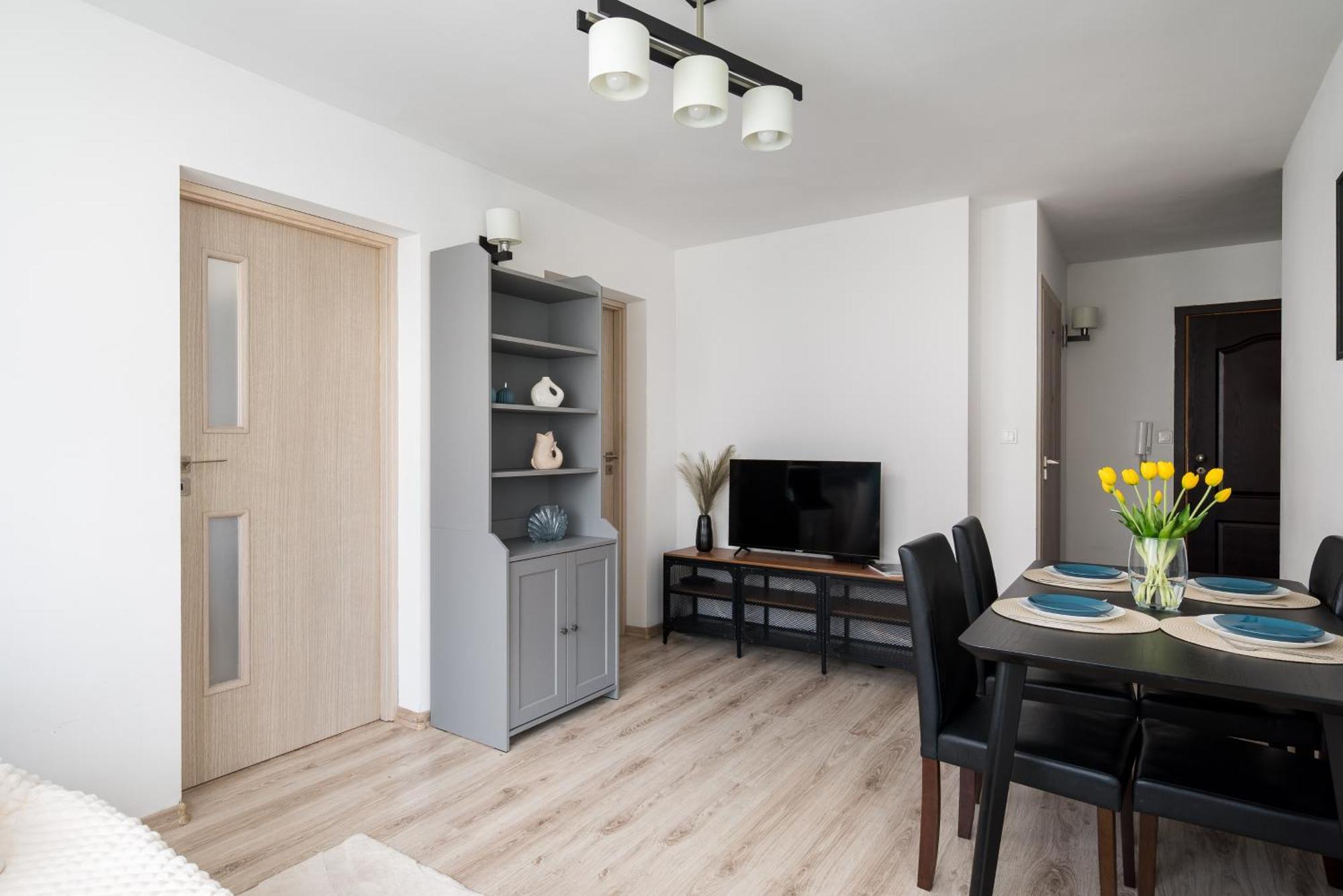 Riverside Retreat By Vistula 2br & Separate Living & Balcony In The Center * Warsaw