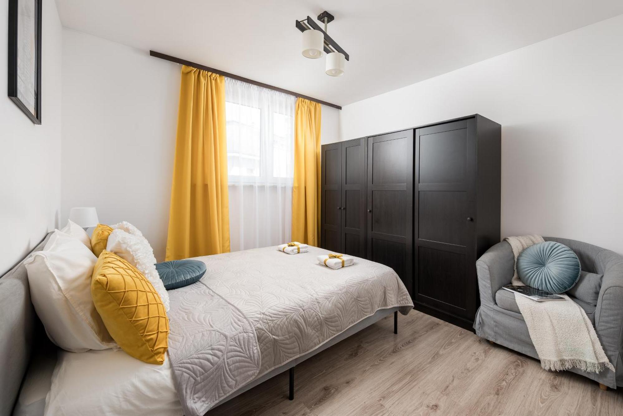 Apartment Riverside Retreat By Vistula 2br & Separate Living & Balcony In The Center